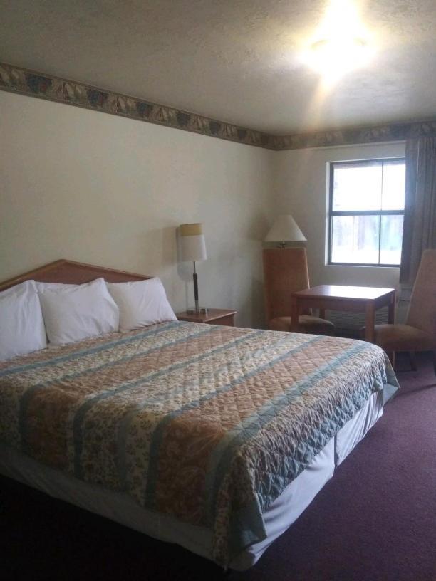 Whispering Creek Lodging & Rv Resort Newton Esterno foto