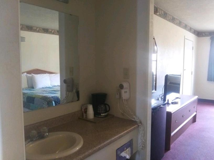 Whispering Creek Lodging & Rv Resort Newton Esterno foto
