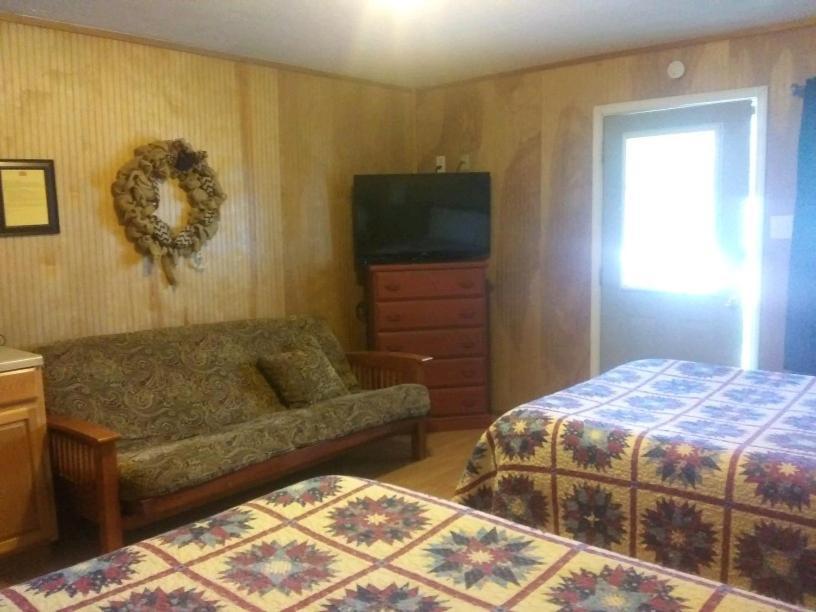 Whispering Creek Lodging & Rv Resort Newton Esterno foto