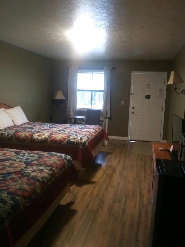 Whispering Creek Lodging & Rv Resort Newton Esterno foto