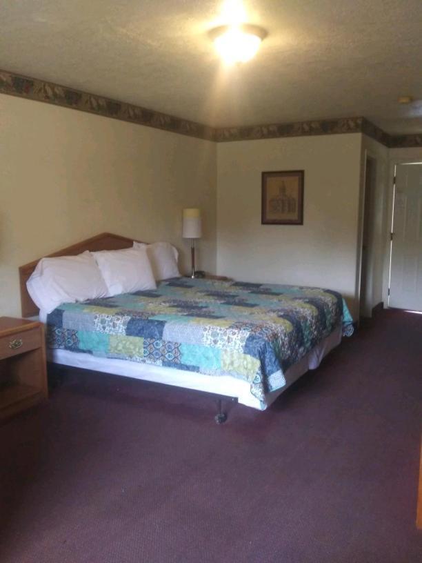 Whispering Creek Lodging & Rv Resort Newton Esterno foto