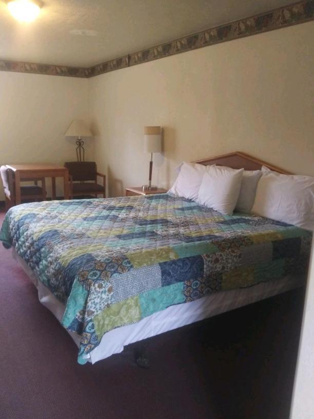 Whispering Creek Lodging & Rv Resort Newton Esterno foto