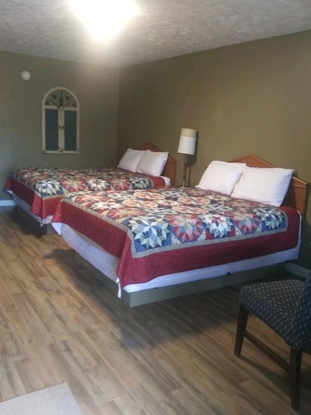 Whispering Creek Lodging & Rv Resort Newton Esterno foto